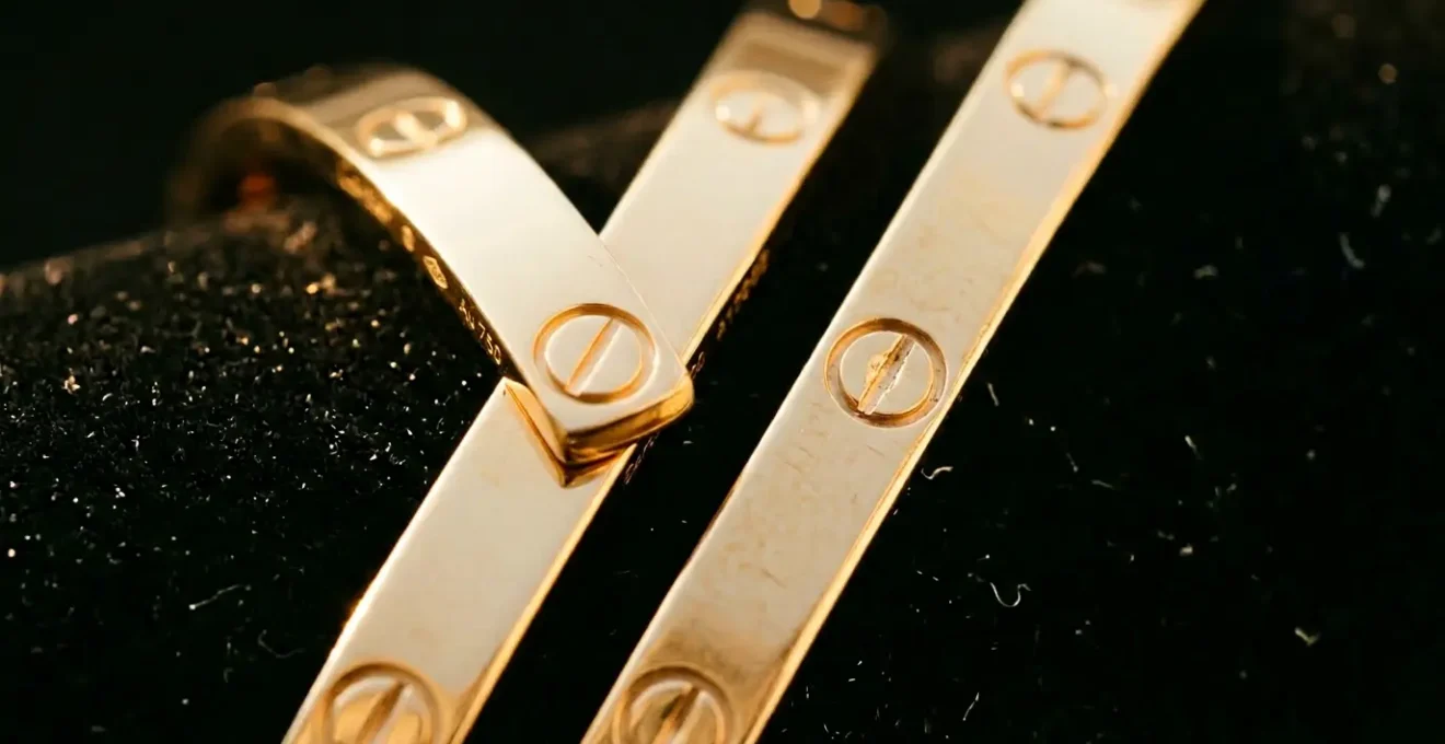 Detailed examination of Cartier Love bracelet authenticity markers and screw alignment
